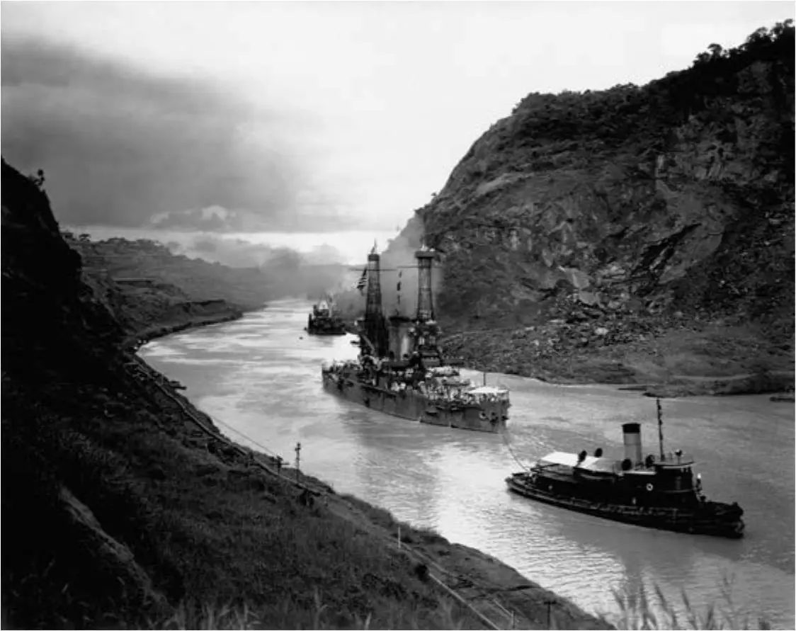 Военный корабль проходит Панамский канал 1915 г Идейные течения и - фото 4