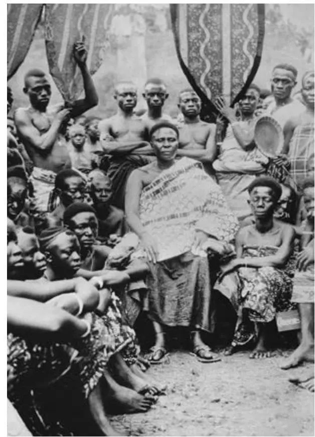 Жена вождя африканского племени ашанти с приближёнными Конец XIX в Солдат - фото 6
