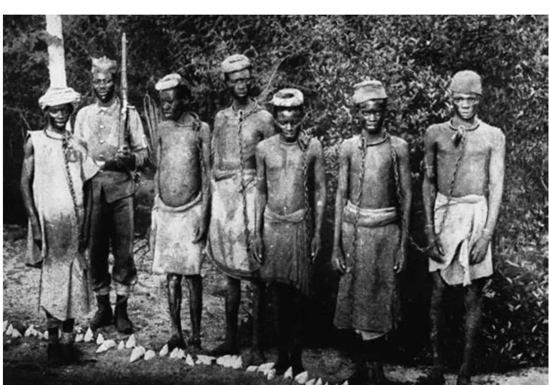 Солдат конвоирует группу рабов в Африке Начало XX в Рост экономики - фото 7