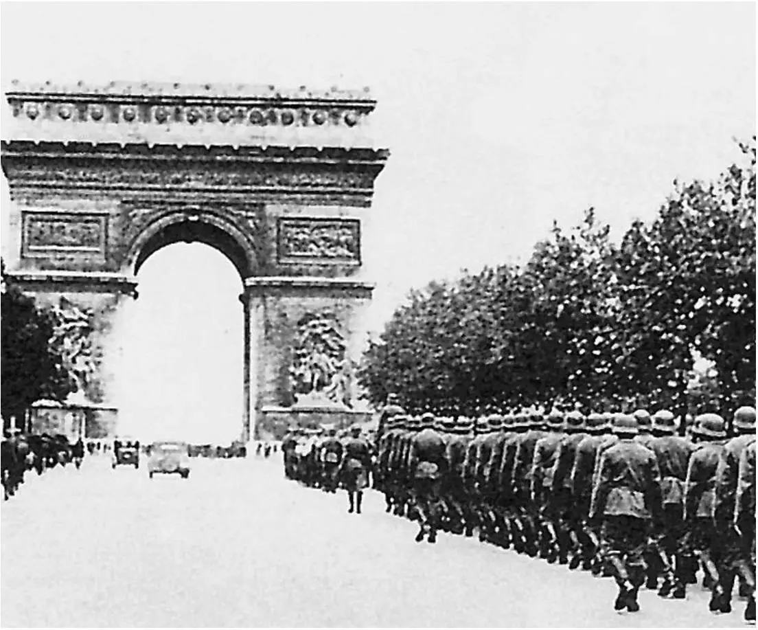 Немецкие войска маршируют по Парижу Битва за Британию июль октябрь 1940 - фото 44