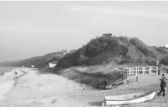 Остатки славянского городища на берегу моря в современном городе Рерик В 1934 - фото 18