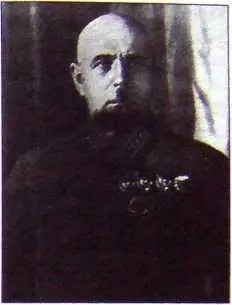 ПЕ Дыбенко Как вспоминала Александра он стоял рассеянно оглядываясь - фото 6