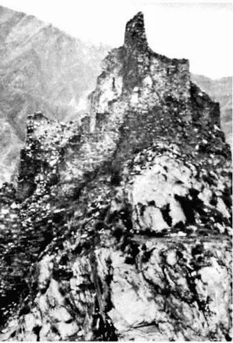 Замок Юмбулаганг 1 в 19381939 гг Bundesarchiv Bild 135KB06088Foto - фото 4