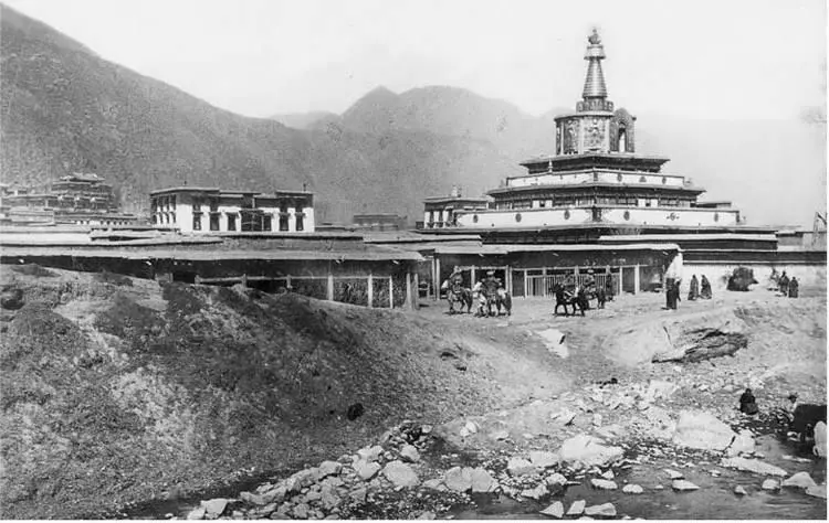 Ступа Гонтанг в монастыре Лабранг Ташикьил в Амдо 1 в 1900е гг Архив - фото 33