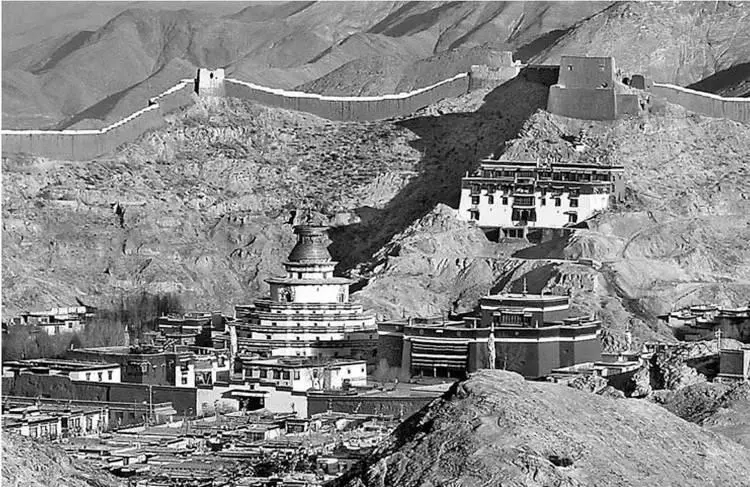 Монастырь Пелкор Чходе со ступой Гьянцзе Кумбум 1 в 1938 г Bundesarchiv - фото 77