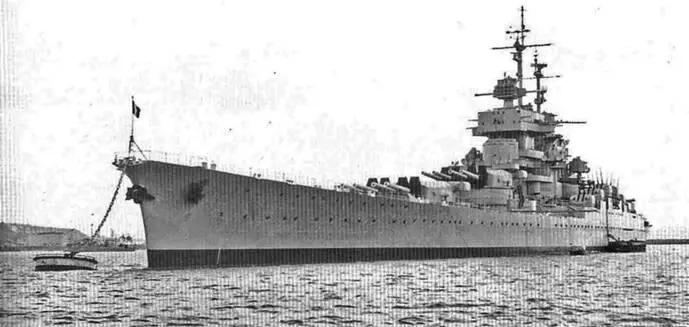 Жан Бар во всеоружии на рейде Бреста летом 1953 года Вид на самую мощную - фото 62