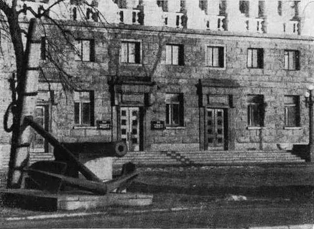Вторая околопутиловская группа состояла из банкира Лесина главного - фото 24