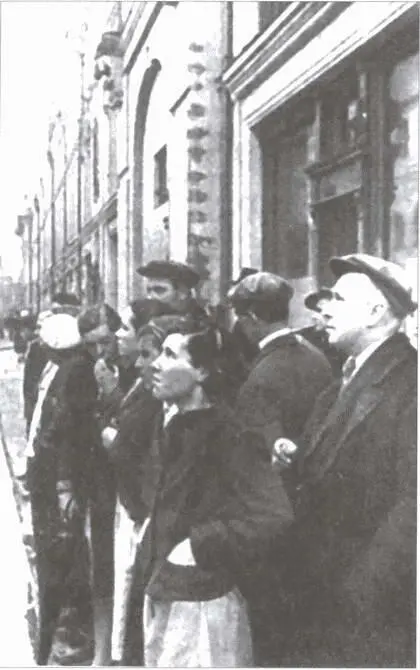 Москвичи 22 июня 1941 г Советские войска уходят на фронт - фото 31