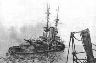 Броненосец Оушн в 1904 г вверху во время прохождения Суэцкого канала в - фото 31