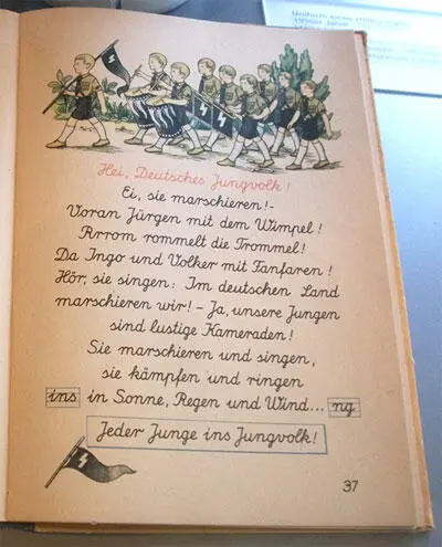 Страница букваря 1937го года с изображенными на ней марширующими членами - фото 8
