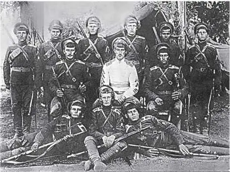 Атаман БВ Анненков со своими ординарцами Лагерь Веселый Синьцзян 1920 - фото 17