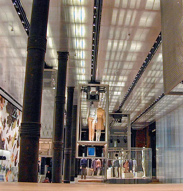 Ил 15 Флагманский бутик Prada в НьюЙорке 2001 Из частной коллекции - фото 17