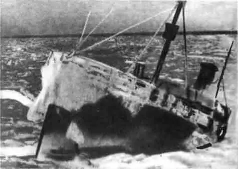 Ледокольный пароход Малыгин на камнях у о Шпицберген А Д Разуваев 1950 - фото 25
