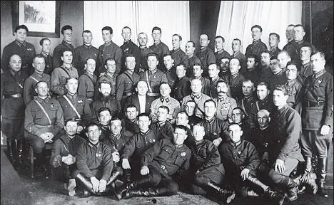 Делегация командиров Красной армии на территории Грузинской ССР 22 марта 1936 - фото 107