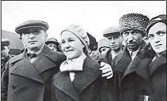 Москва Среди делегатов из Грузии 1936 г На даче с И Сталиным и С - фото 115