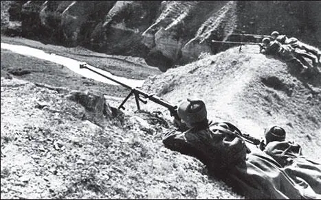 Оборона Кавказа Позиция бойцов Красной армии Оборона Кавказа 1942 г В - фото 199