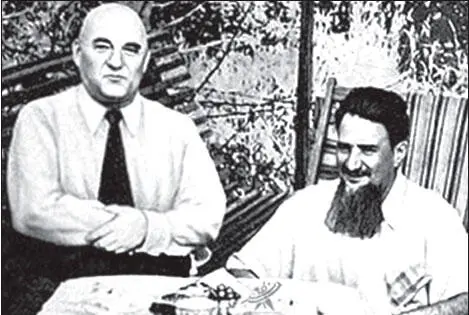 Б Л Ванников слева с И В Курчатовым С окончанием Второй мировой войны - фото 223