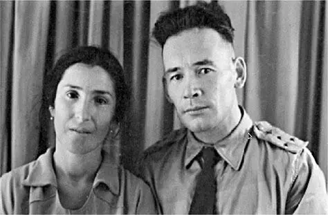 Лейла Саламовна и Айдар Махмутович Исмагиловы 1962 год Мама была мягко - фото 42