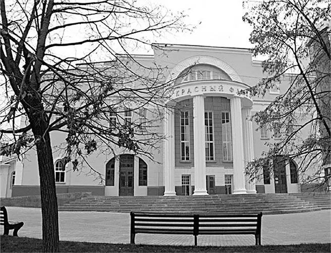 В 1971 году театр возглавил Владимир Кузьмин Рождались яркие постановки - фото 68