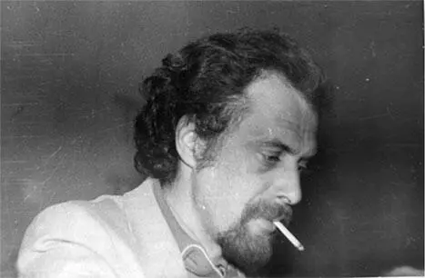 Александр Брунько за пишущей машинкой Дом актёра середина 80х годов - фото 71