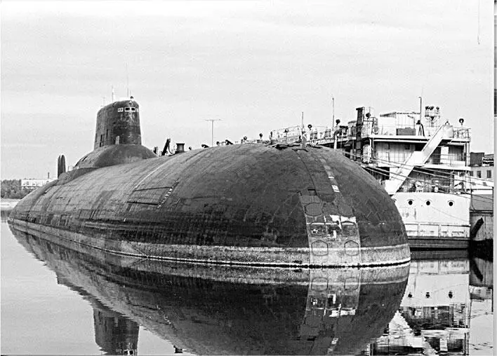 Подводная лодка ТК202 класса ТРПКСН проекта 941 Акула у причала СевМаша в - фото 85