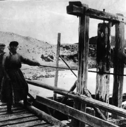 Паром на Селенге Вскоре въехали мы на лесистую территорию Ландшафт становился - фото 47