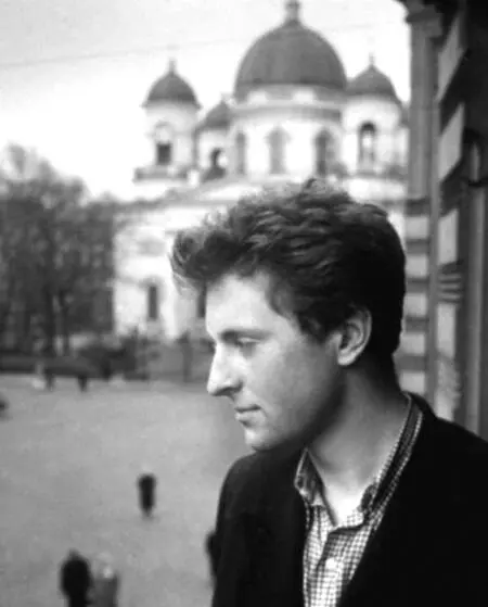 У окна квартиры с видом на СпасоПреображенский собор 1956 г Фото А И - фото 30