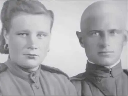 Н И Верхолат и Е П Краснова Дуся Фронтовая фотография Когда его - фото 5