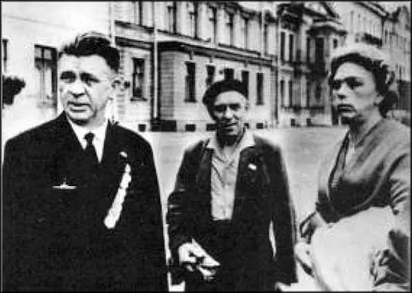 АИ Маринеско ВИ Филимонова на набережной Красного Флота Ленинград 1963 - фото 64