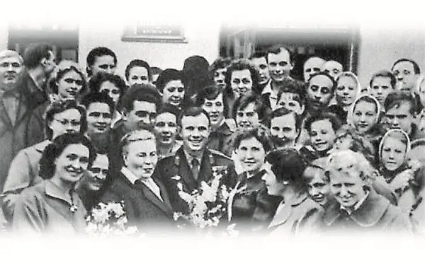 Встреча Гагарина со школьными учителями 21 Вечерняя школа Легко ли - фото 21