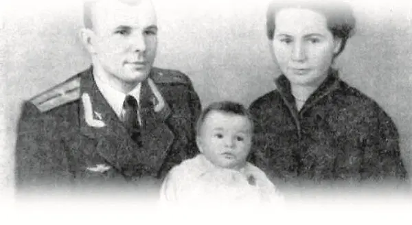 С дочерью Леной 45 Лётчикиспытатель Секретное сообщение которое огласили - фото 45