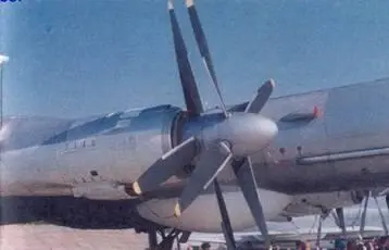 Третья силовая установка самолета с двумя винтами противоположного вращения - фото 142