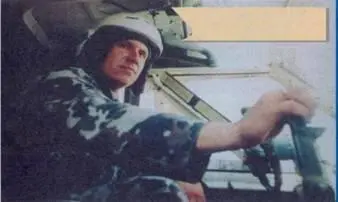 На рабочем месте летчика При движении по земле парусность бортов лодки в - фото 62