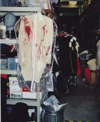 и окровавленную рубашку Мела Гибсона из фильма Патриот А вот манекен на - фото 45