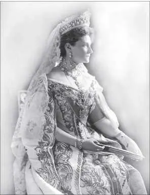 Императрица Александра Федоровна С 1880 года у восьмилетней Аликс начались - фото 44