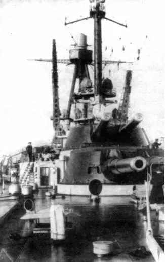 Линейный корабль Курбэ в 1914 г вверху и в 1920е гг слева - фото 45