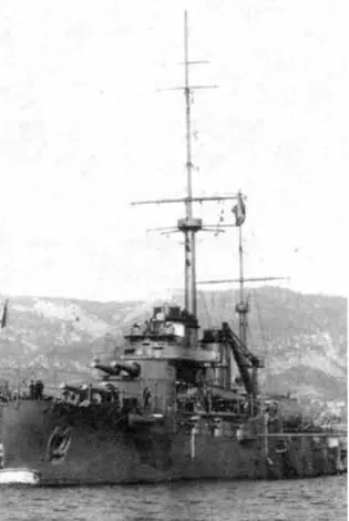 Линейный корабль Курбэ в 1914 г вверху и в 1920е гг слева - фото 46