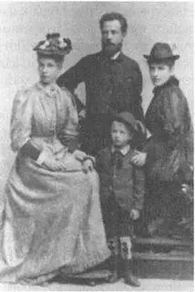 Эрвин Шрёдингер с родителями и тетей Минни справа в Инсбруке в 1892 году - фото 17