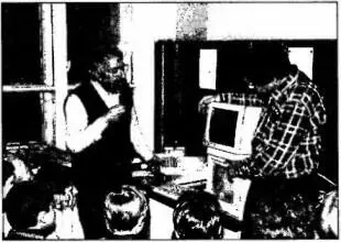 Сеймур Пейперт с московскими школьниками 1987 год Своей бывшей аспирантке - фото 129