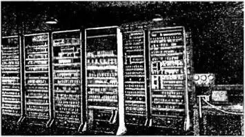 Компьютер EDCAS В сущности машина EDSAC была прямой копией проекта EDYAC но в - фото 34