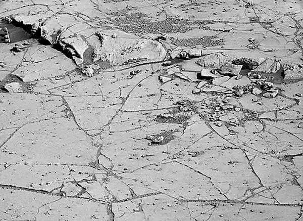 На общем плане снимка сделанного ровером Curiosity в 2014 году в левом - фото 39