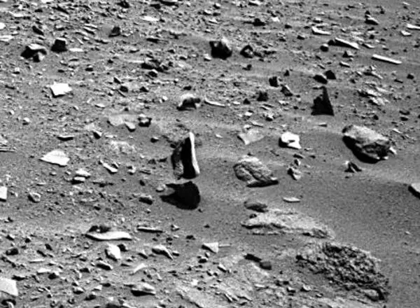 Первый снимок Летающего камня был сделан марсоходом Curiosity 29 января - фото 41