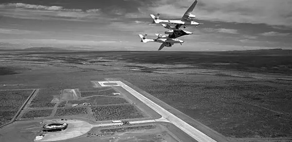 Владелец частной компании Virgin Galactic Ричард Брэнсон обещал из своего - фото 107