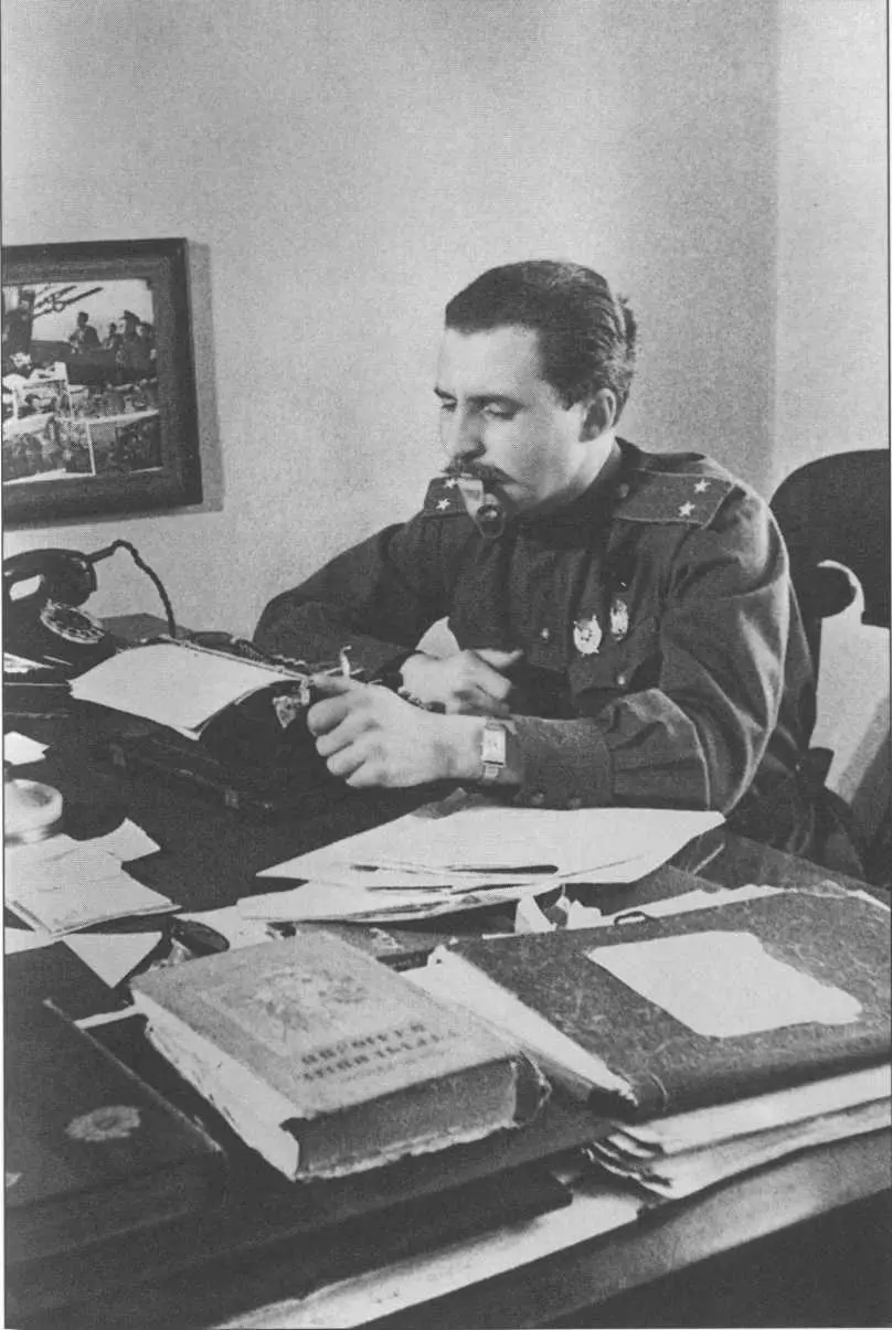 Пока еще не Константин Кирилл Начало 1920х годов Александра Леонидовна - фото 1