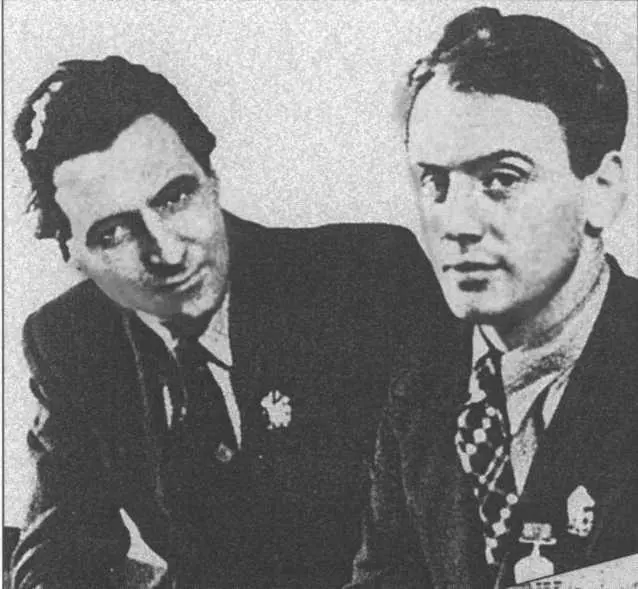 С Евгением Долматовским 1939 С Владимиром Луговским Крым 1939 КОГДА НА - фото 10