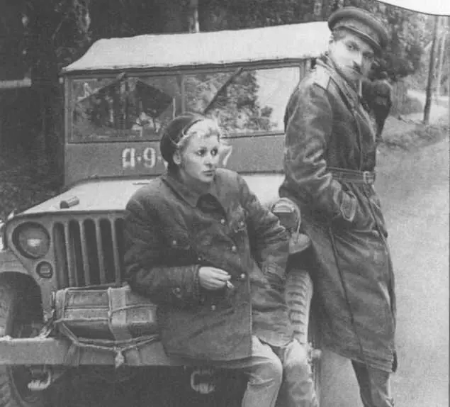 К Симонов и В Серова 1944 Они же с сыном В Серовой от первого брака - фото 17