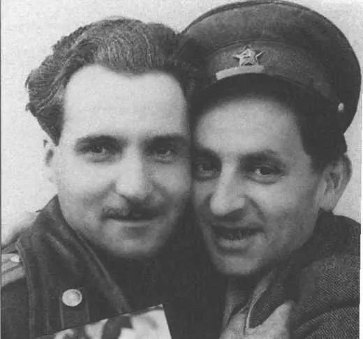 С маршалом И С Коневым на рыбалке 1966 На даче у маршала Г К Жукова - фото 21