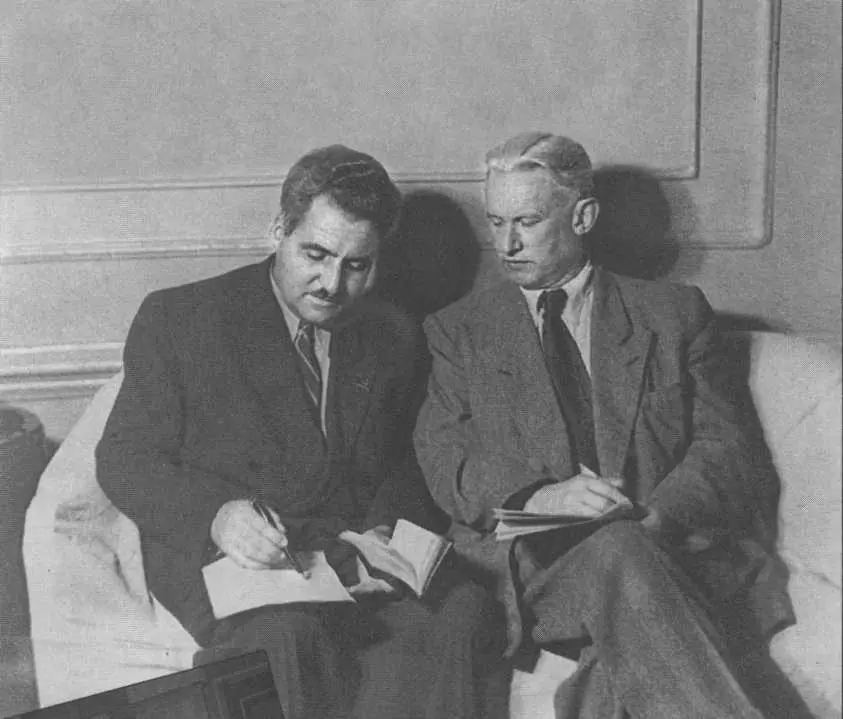 С Генеральным секретарем Союза писателей СССР Александром Фадеевым 1949 С - фото 25