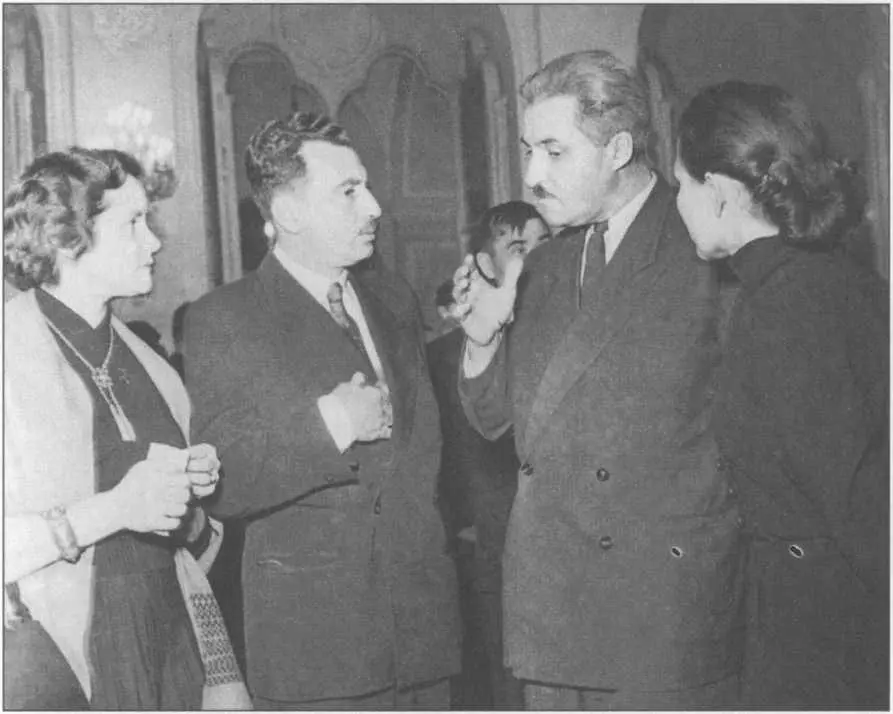 Жоржи Амаду 1950е годы Жан Поль Сартр 1962 Эльза Триоле 1946 - фото 33