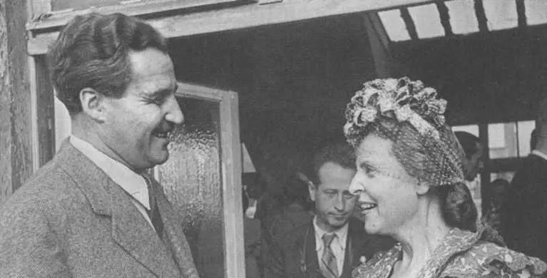 Эльза Триоле 1946 Марсель Марсо 1960 С сыном Алексеем 1943 - фото 35